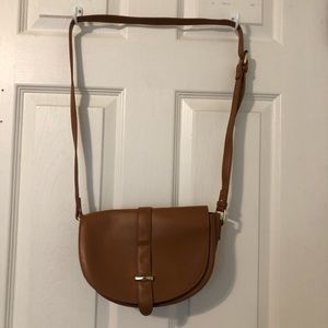 Akaiv Crossbody Purse